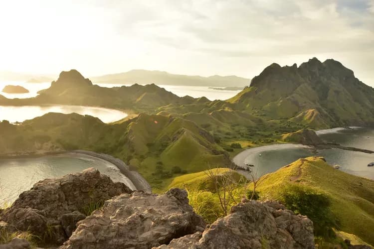 celestia-phinisi-yacht-indonesia-destination-scenic-2-CELESTIA0722-d1dce4af24f043d7ac49bab09ee14428
